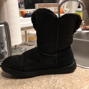 Black bailey button uggs 